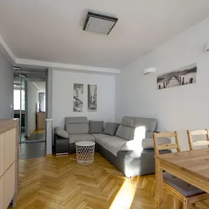Aleja 3 Maja 7b By Homeprime Warszawa