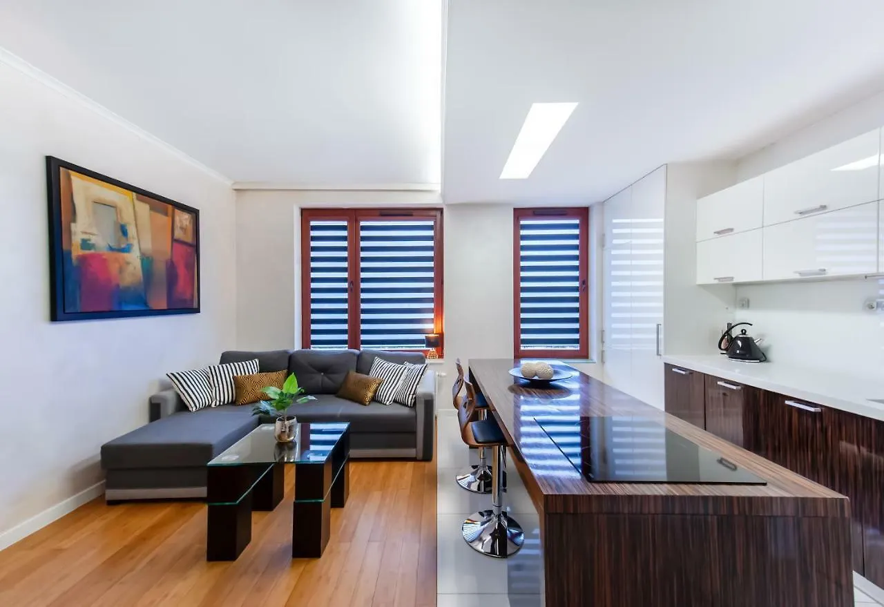 Clicktheflat Luxury Apartment In Warsaw location